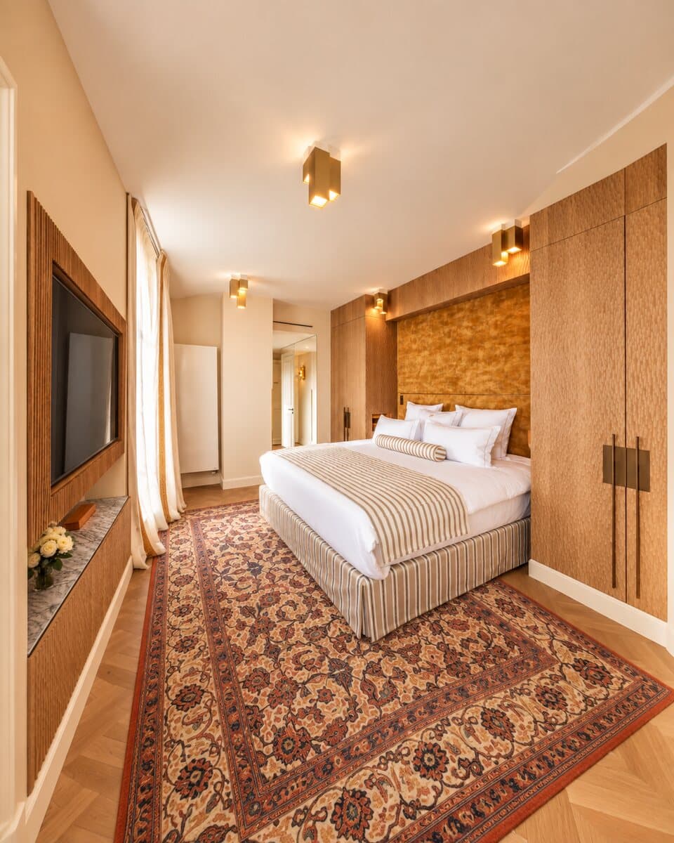 Junior Suite Arc: Super-Kingsize-Bett, Perserteppich und Fernseher